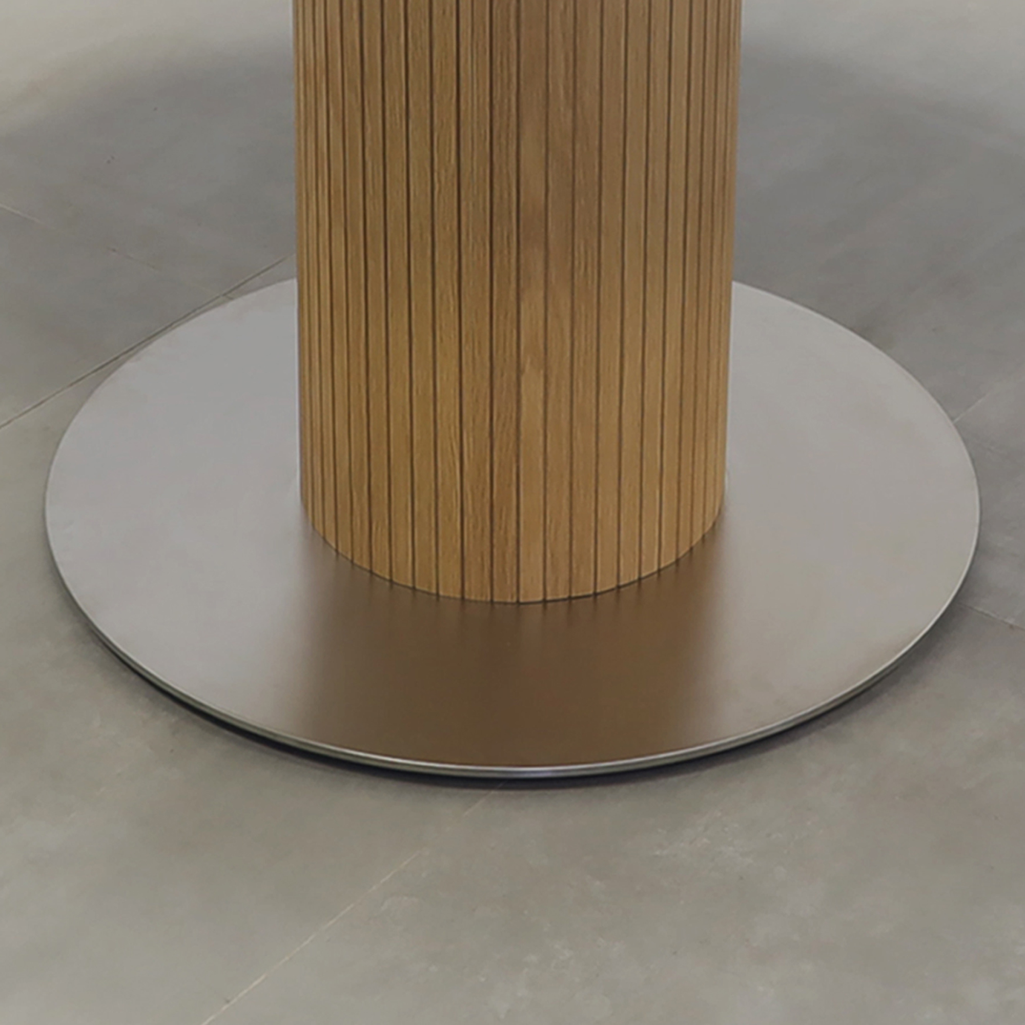 Aurora Round Conference Table with X3 Base